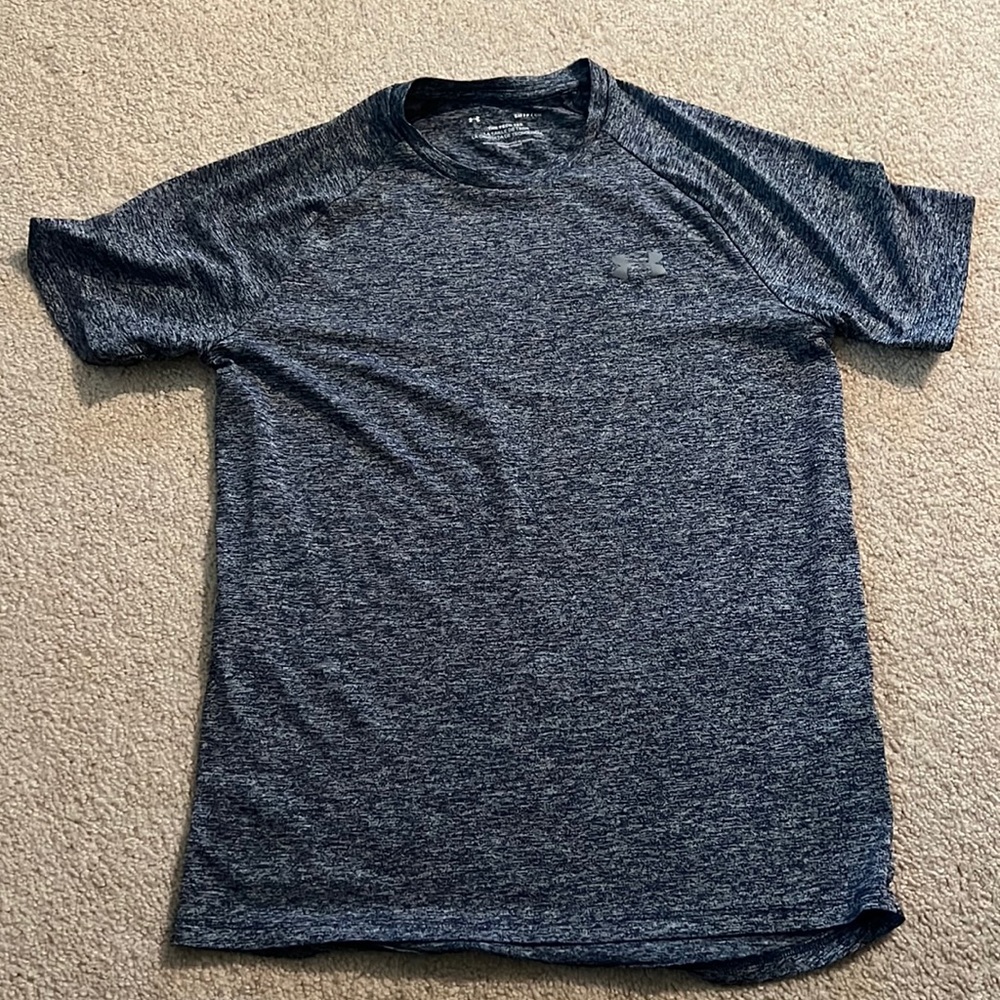 Men’s under armour small tee shirt